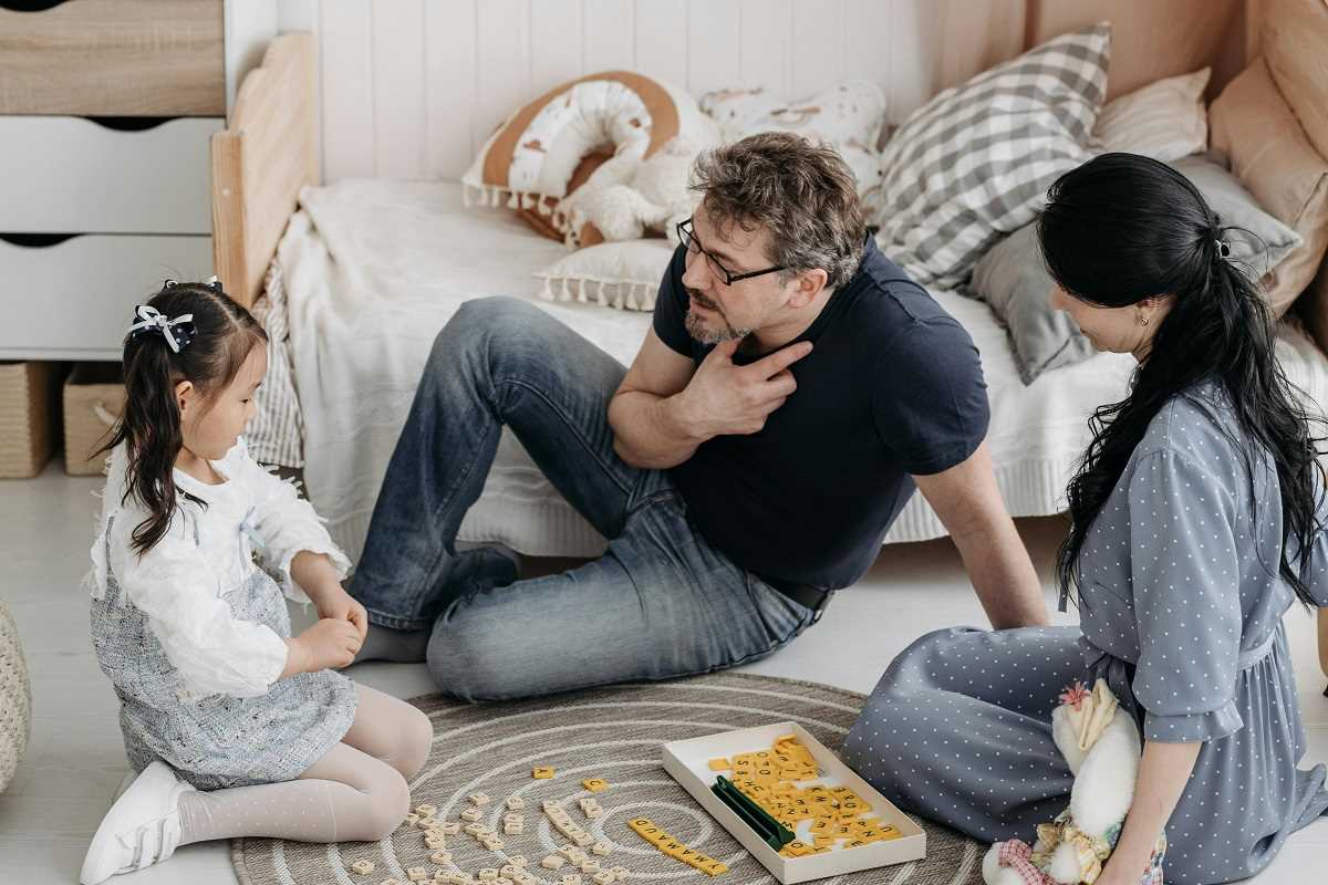 How to Encourage Healthy Friendships in School-Age Kids